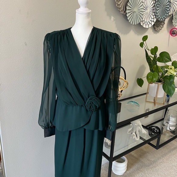 After Dark: Women’s Green Dressy two piece outfit long sleeve, shirr front Sz 14 - Picture 5 of 12